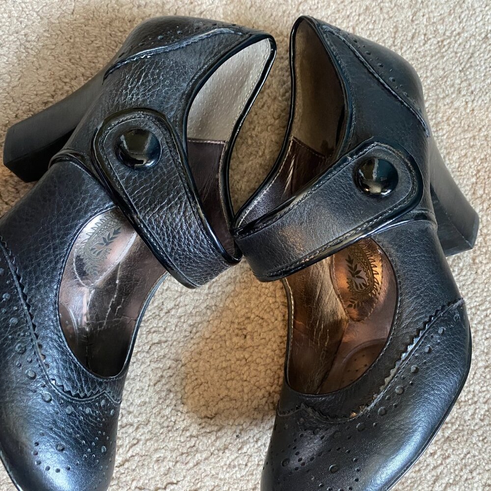 Shoes - Picture 3 of 5